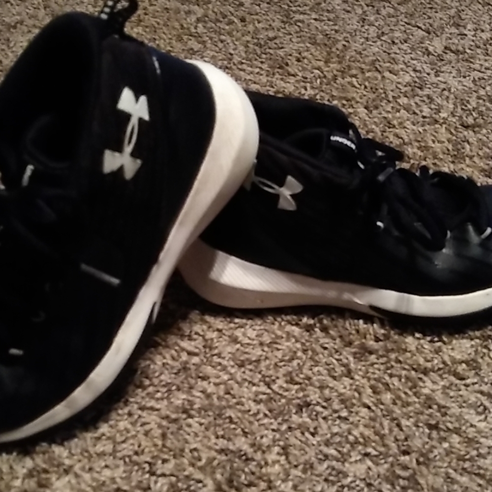 Curry basketball shoe